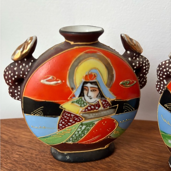 Colorful Decorative Vases with Artistic Design - Picture 3 of 15